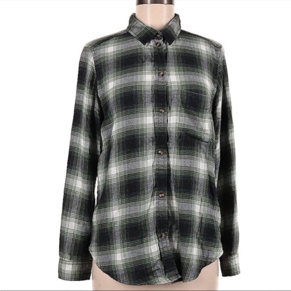 American Eagle Outfitters Women's Black and White Plaid Button Down Shirt